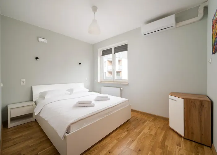 아파트 Goclawek Spacious By Bookinghost *