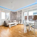Daire Goclawek Spacious By Bookinghost Varşova