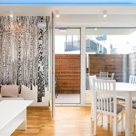 Goclawek Spacious By Bookinghost *