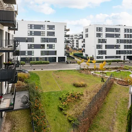 Daire Goclawek Spacious By Bookinghost Varşova