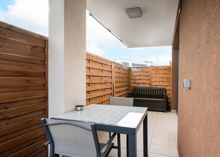 Apartment Goclawek Spacious By Bookinghost *