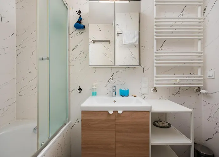 Apartment Goclawek Spacious By Bookinghost