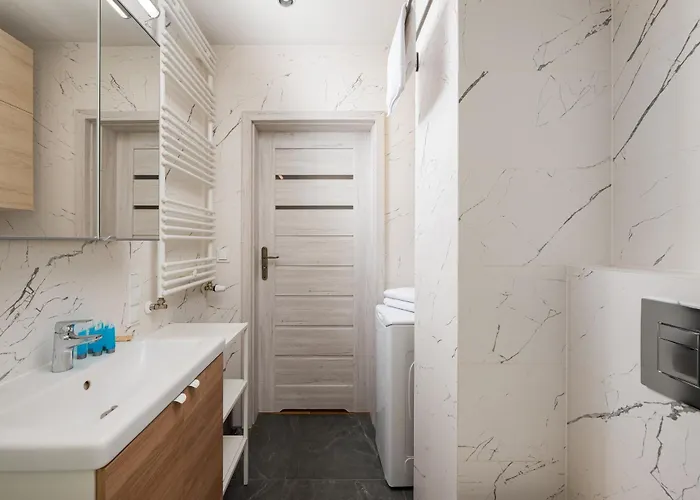 Apartment Goclawek Spacious By Bookinghost *